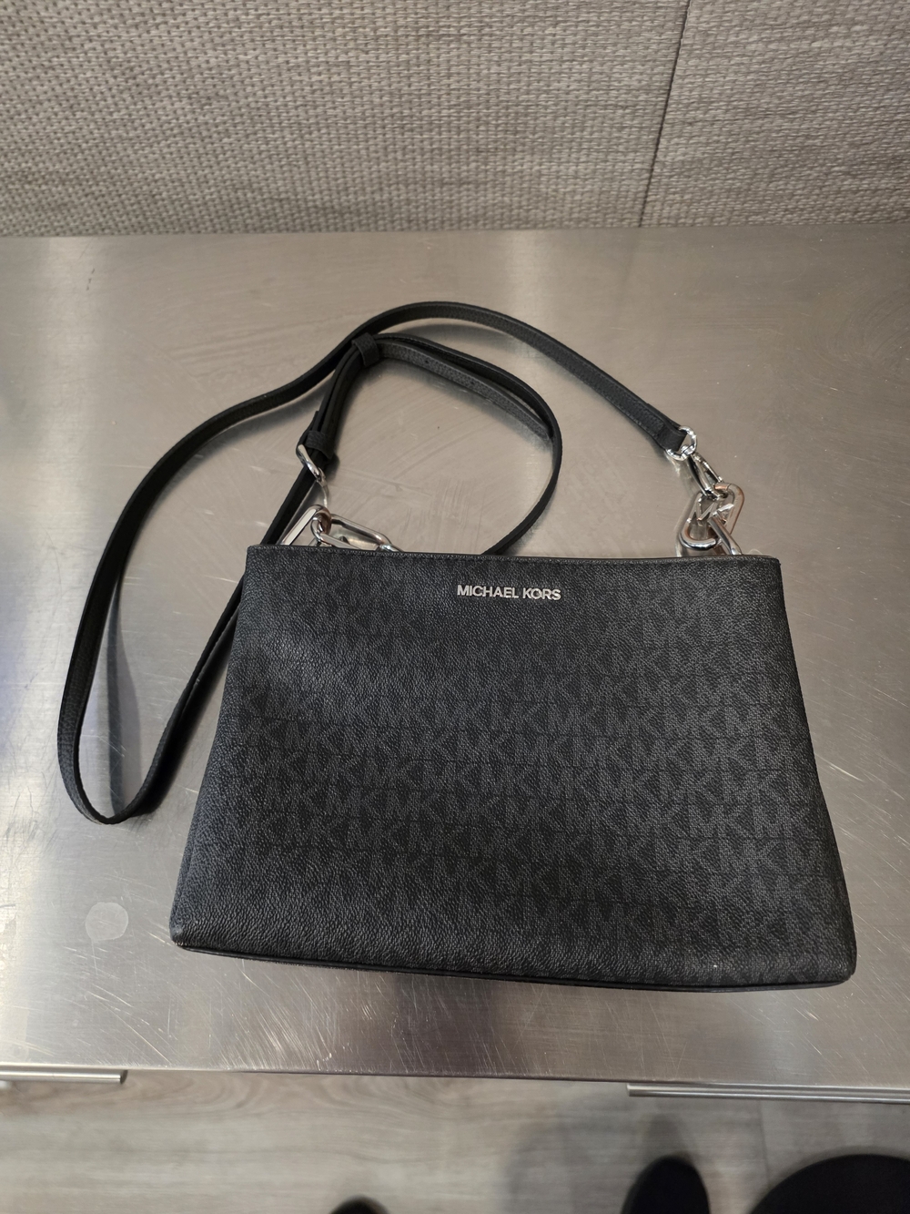 Michael Kors Trisha Medium Logo Crossbody Bag Black Monogram GUC